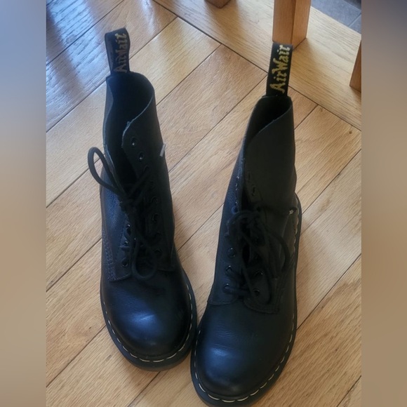 Doc Martens - Picture 1 of 4